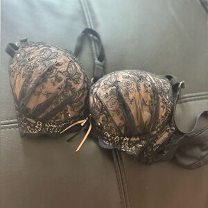 Lovely black bra with rinestones